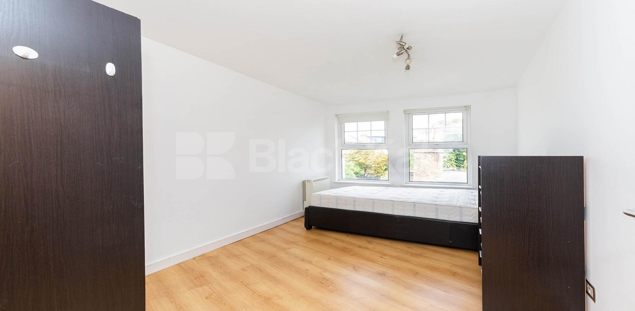 			4 Bedroom, 1 bath, 1 reception Flat			 Criterion Mews, UPPER HOLLOWAY 